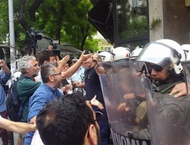 Ένταση ανάμεσα σε διαδηλωτές και ΜΑΤ στην Θεσσαλονίκη
